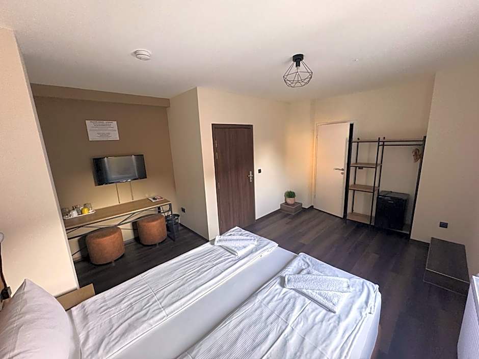 Hotel Capitol Zentrum - 24h -