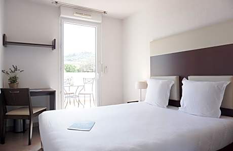 One Bedroom Apartment