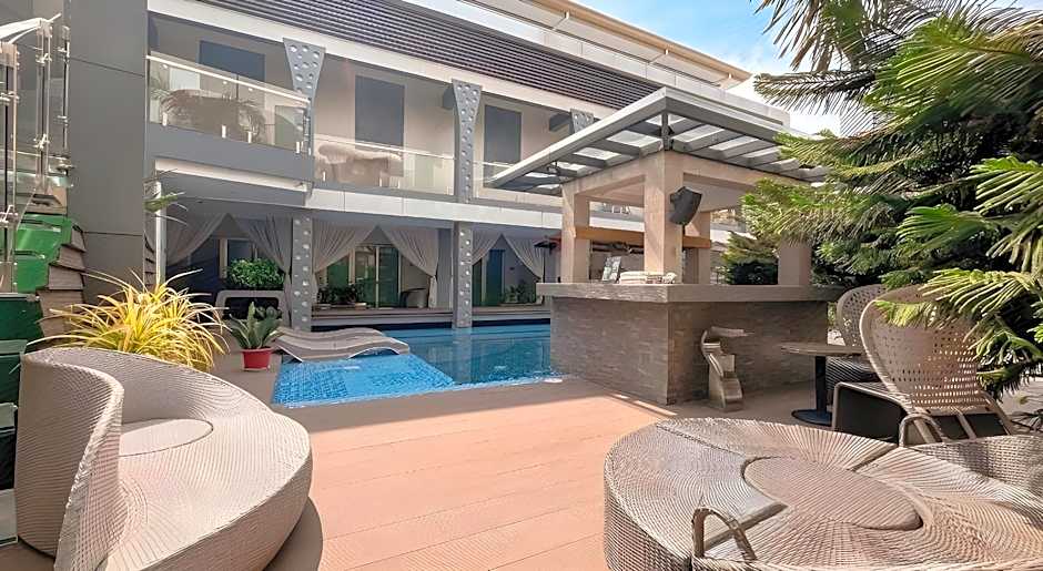 Eloisa Royal Suites