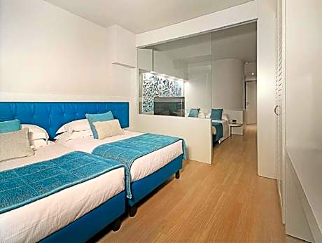 Family Room with Balcony and Lake View