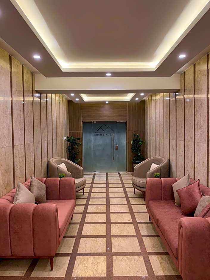 The Gate Hotel Front Pyramids & Sphinx View