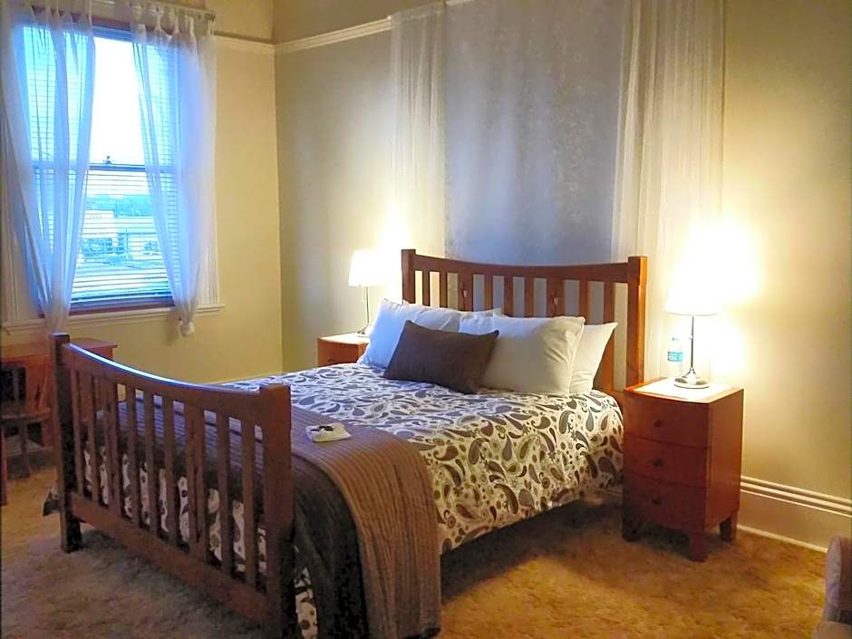 The Bank Guesthouse Glen Innes