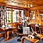 Hirschen Guesthouse - Village Hotel