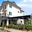 Rovers Inn Guesthouse - Age 11 and Above Only