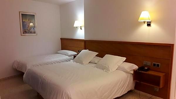 Zdjęcie 1 z 7 — Triple Room