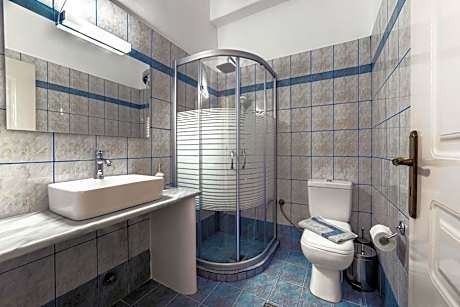 Double or Twin Room with Partial Sea View