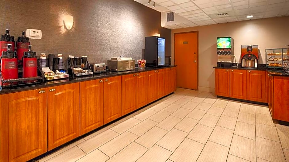 Days Inn by Wyndham Englewood Dayton Airport