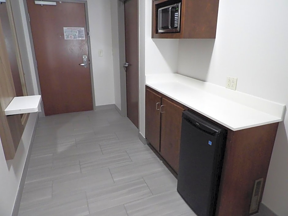 Holiday Inn Express & Suites Huntsville Airport By IHG