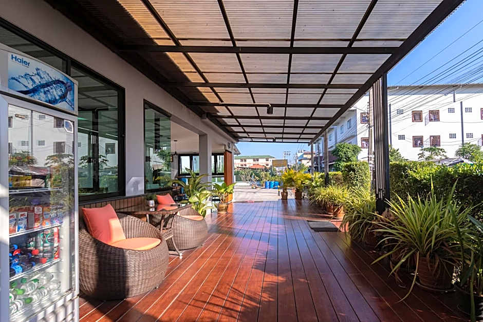 Salinsiri at ladkrabang