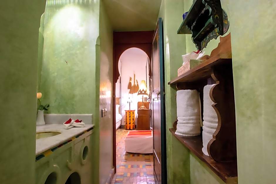 Riad Kaiss By Anika