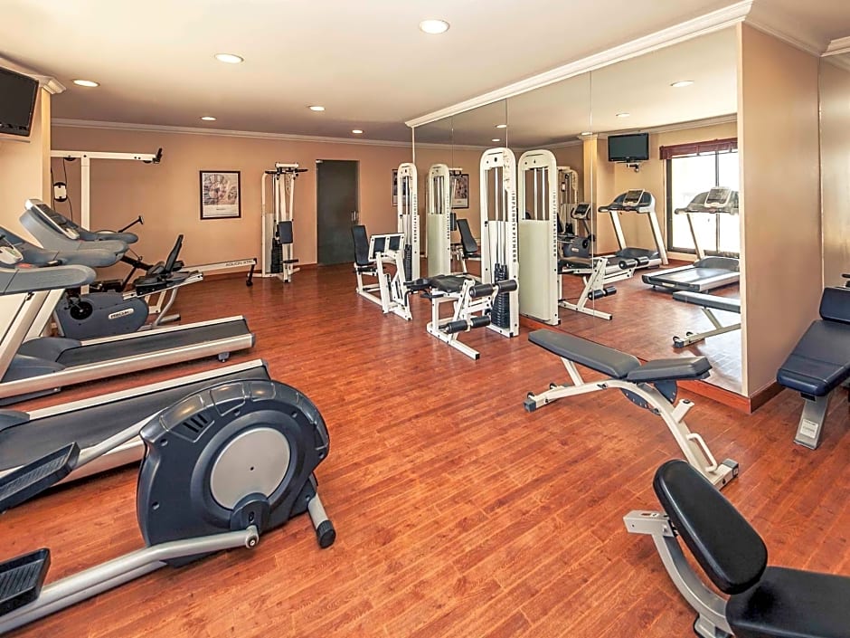 Mercure Grand Hotel Seef Hotel