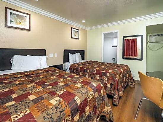 Travelodge by Wyndham Sacramento Convention Center