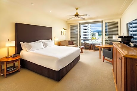 Superior King Room with Spa Bath and City View with free self-parking & one drink voucher