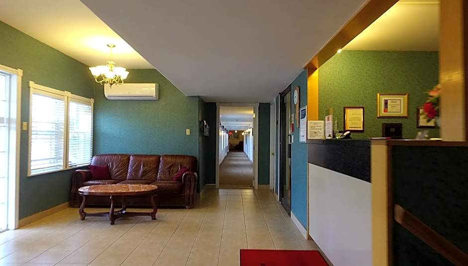 Econo Lodge Inn & Suites