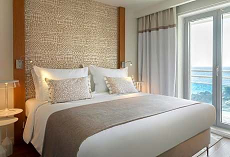 Junior Suite with Balcony and Sea View