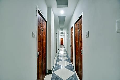 OYO Flagship Pns Royals