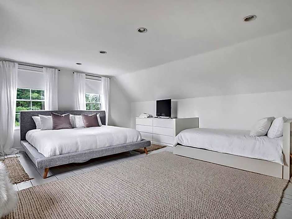 The Gem - Beautiful farmhouse with hot tub