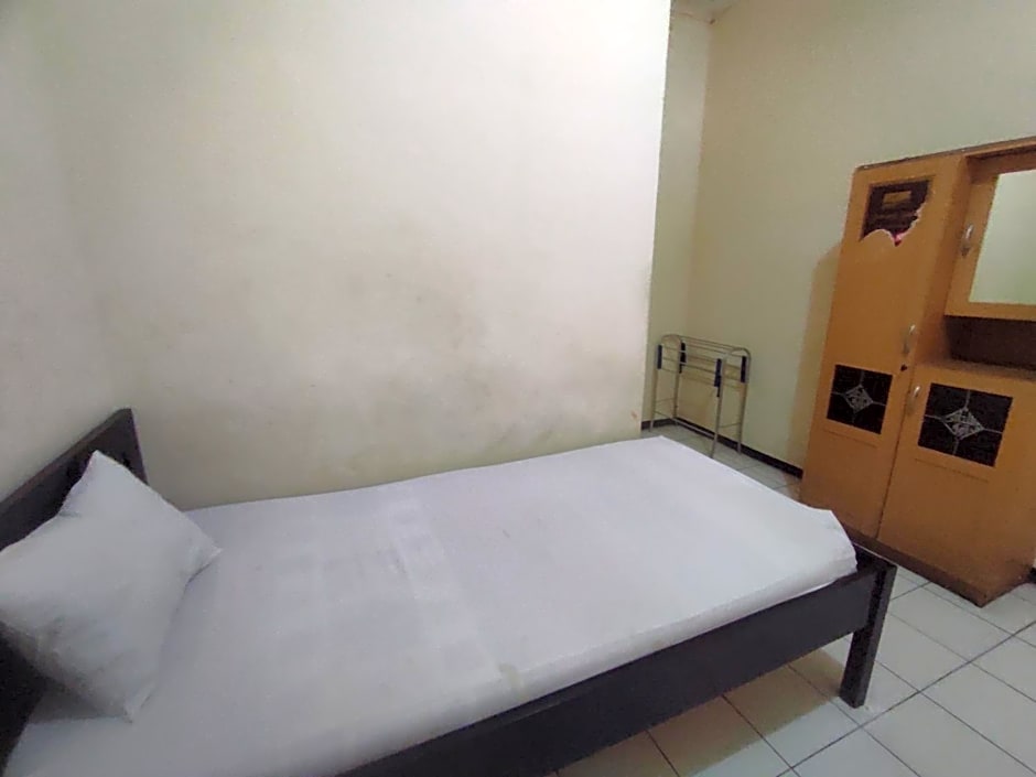 OYO 93048 Hotel Puri Mandiri