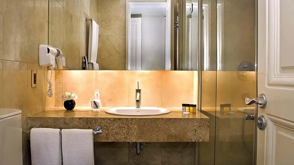 725 Continental Hotel