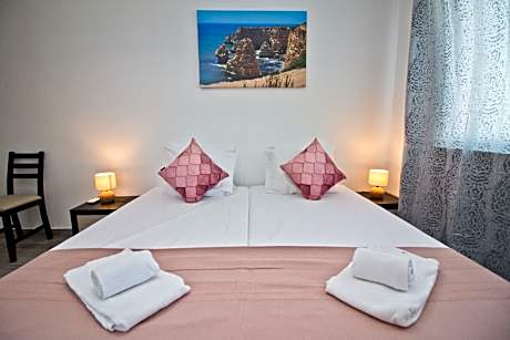 NV 6-Duplo ou Twin-Clássico-Casa de banho privada-Vista para a Rua