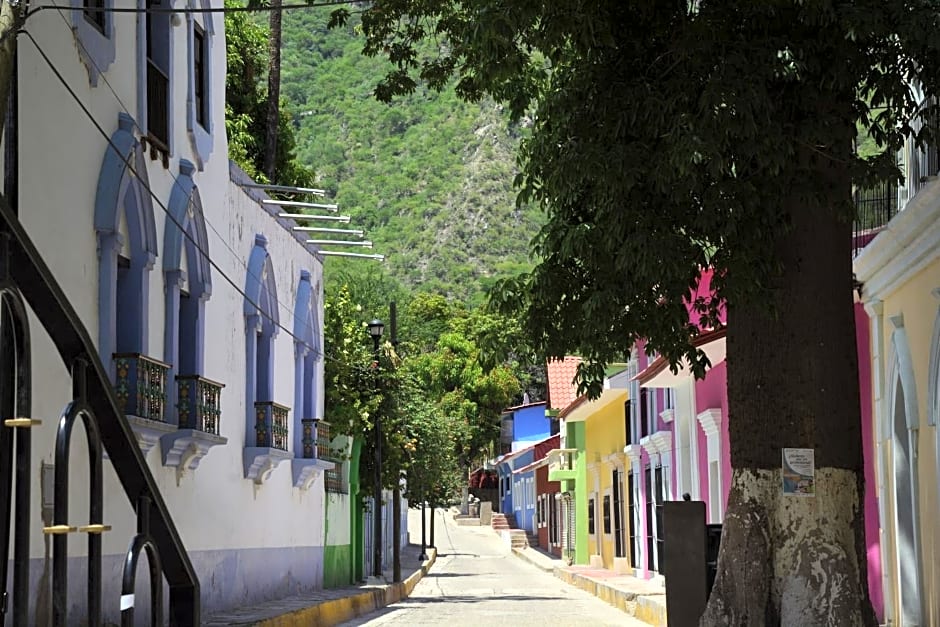 Copper Canyon Riverside Lodge