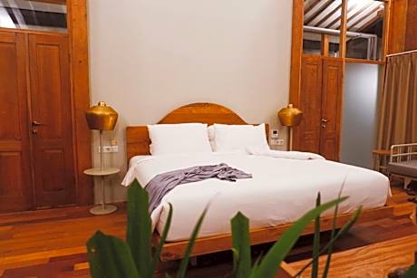 Tunjung Villa with Private Pool