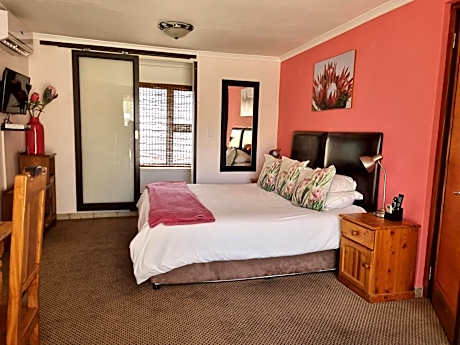 Deluxe Double Room (2 Adults + 1 Child)