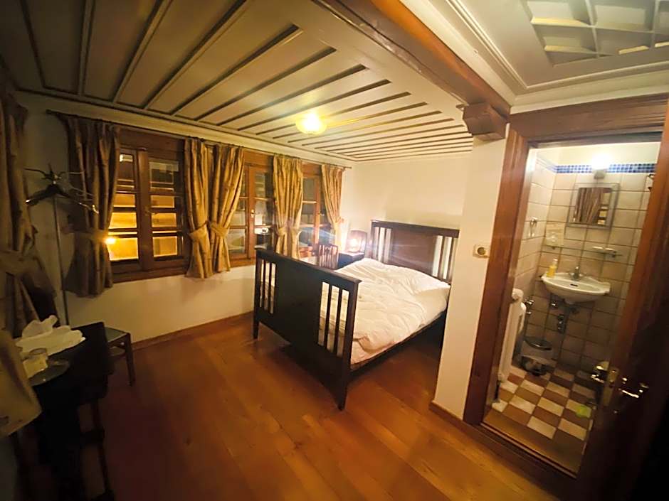 Aristotelous Alexandrou Historic Inn