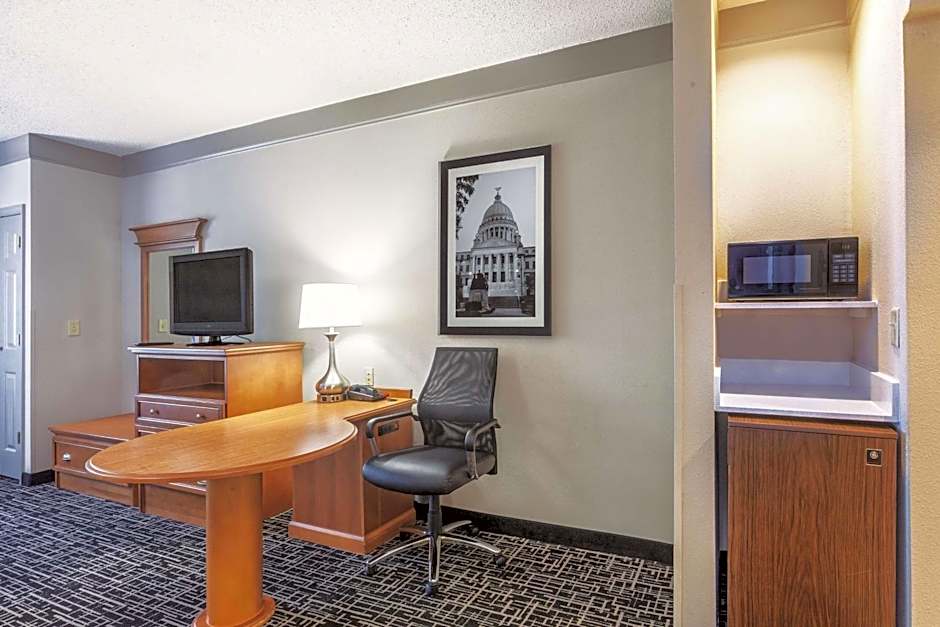 La Quinta Inn & Suites by Wyndham Jackson Airport/Pearl