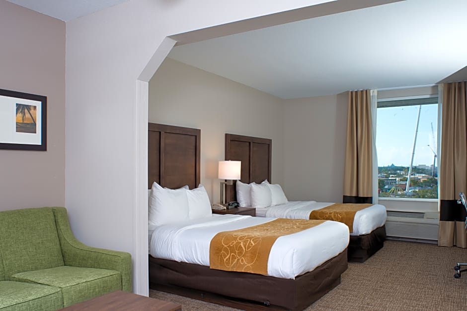 Comfort Suites Maingate East