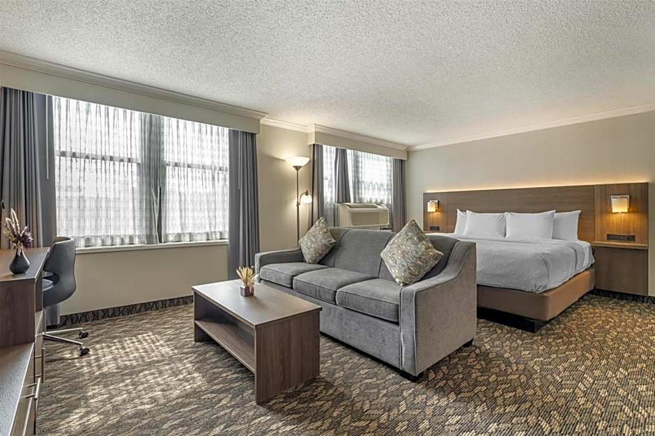 Best Western Plus Carlton Plaza Hotel