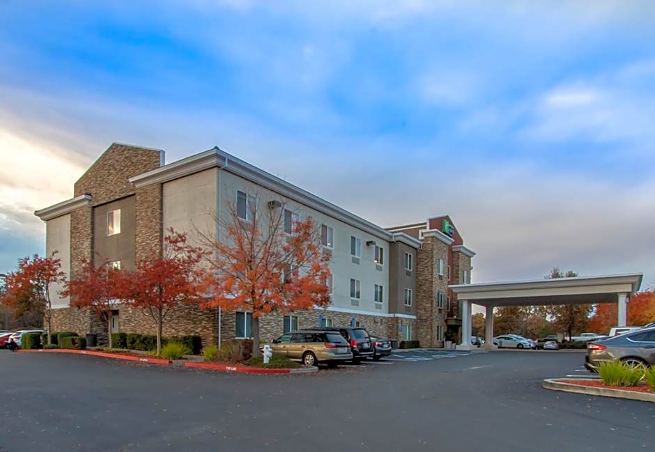 Holiday Inn Express Hotel & Suites Roseville - Galleria Area By IHG