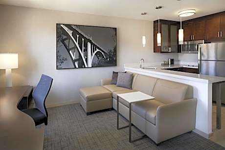 King Studio with Sofa Bed - Hearing Accessible