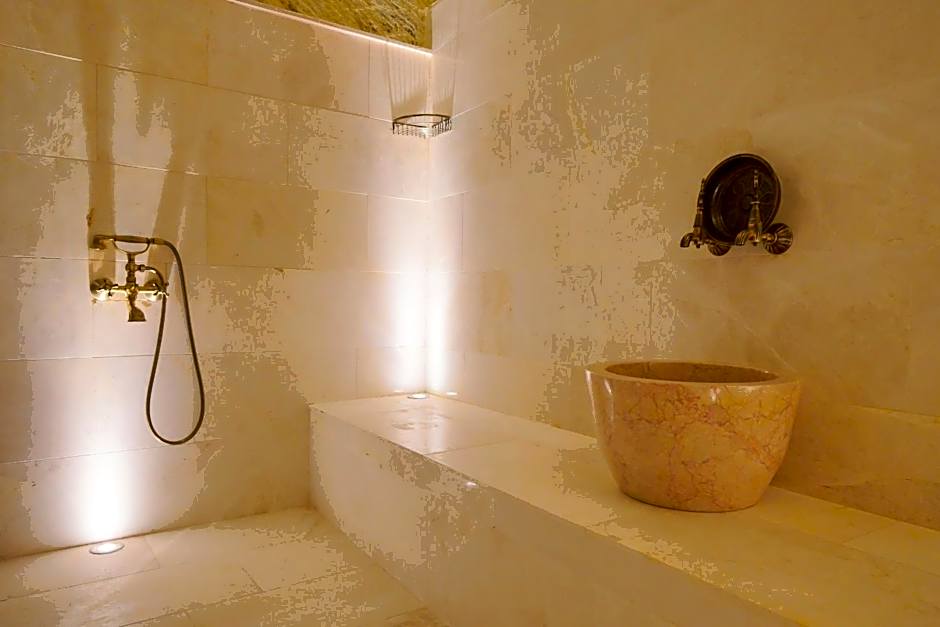 Fairyland Cave Hotel