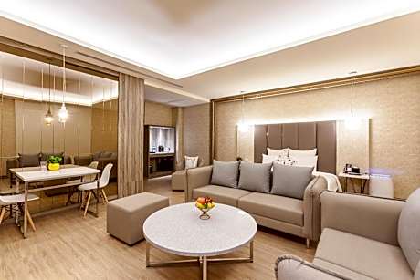 Deluxe Quadruple Room