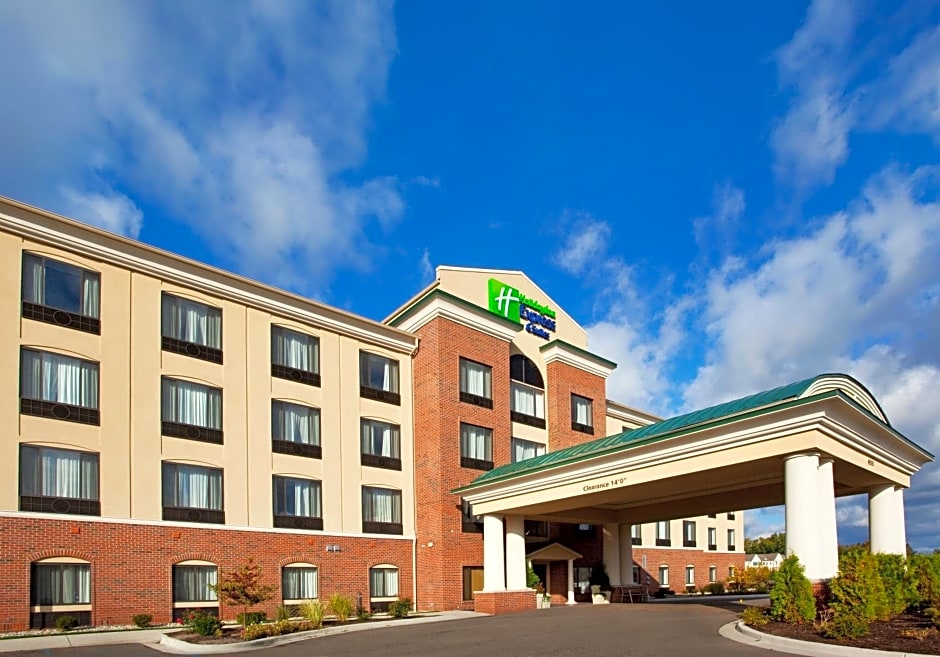 Holiday Inn Express Hotel & Suites Detroit-Utica