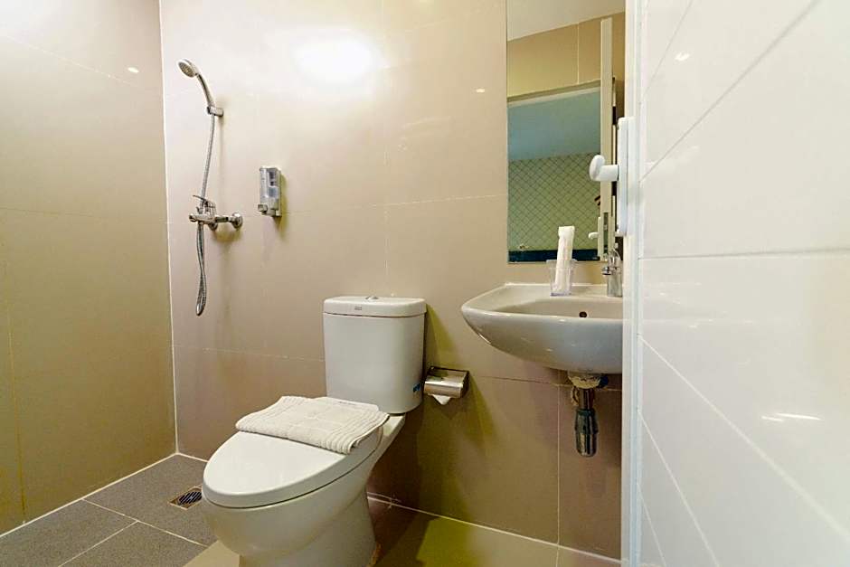 CREW EXPRESS Hotel