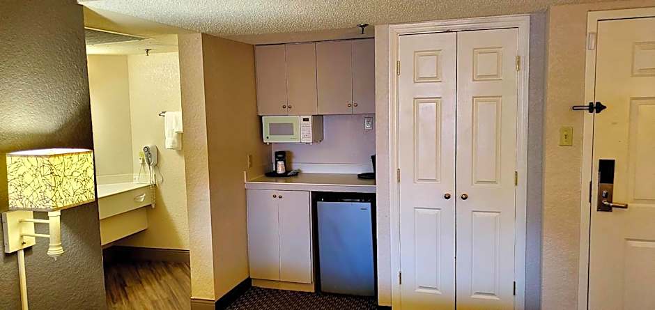 Days Inn by Wyndham Gainesville Florida