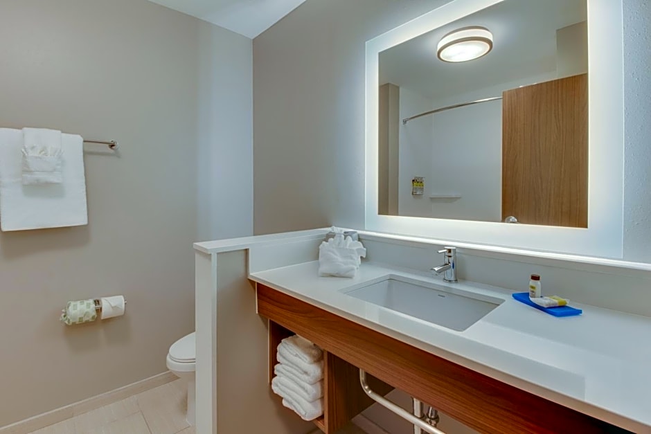 Holiday Inn Express & Suites Union City By IHG