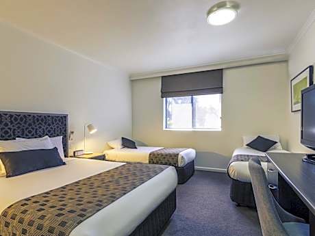 Superior Room with Queen and Twin Beds