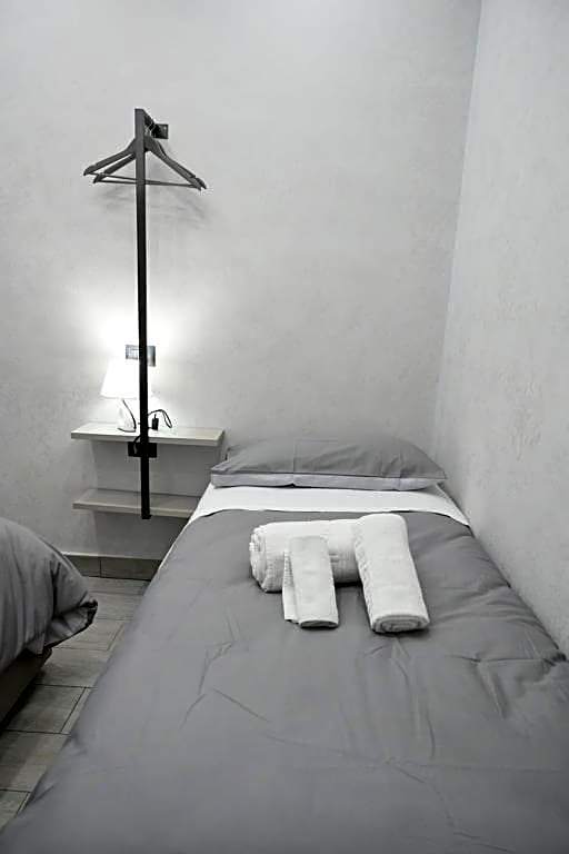 Zdjęcie 1 z 5 — 2 Beds