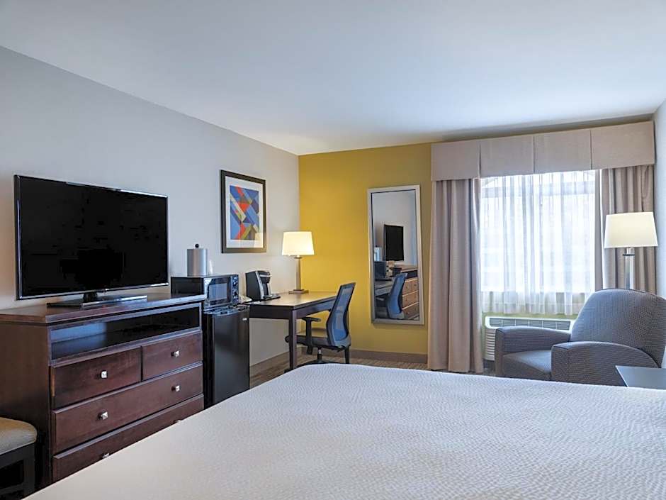 Holiday Inn Express Hotel & Suites Chicago-Libertyville By IHG