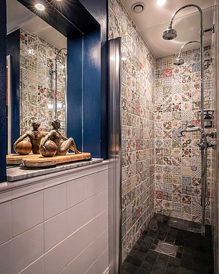 Victory Hotel