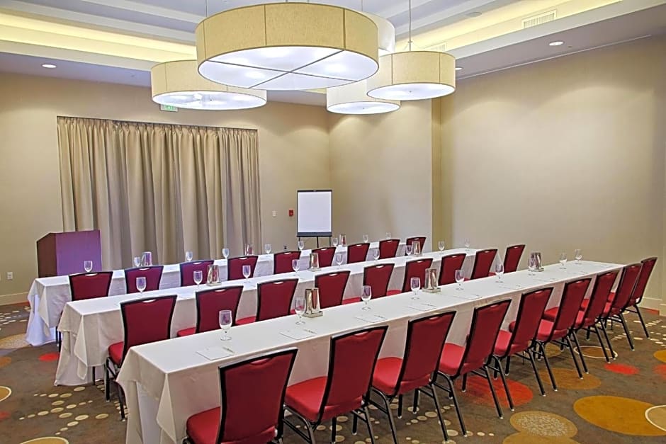 Embassy Suites by Hilton Newark Airport
