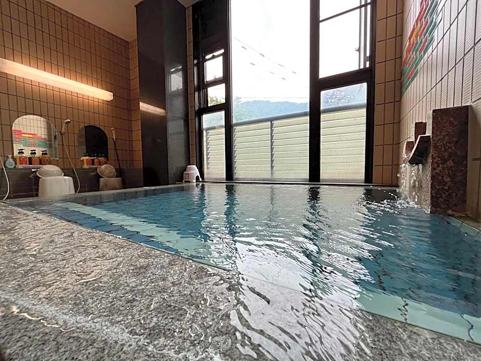 Gokayama Onsen Akaokan