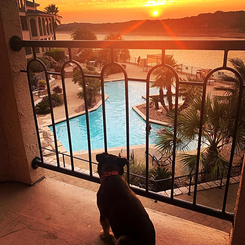 Lake Travis Stunning Waterfront, Sunset & Pool Views, Pet Friendly, Boat Ramp, Lago Vista, Texas