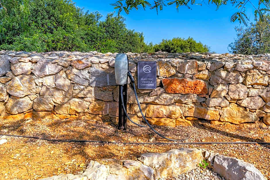 Mercedes Country House