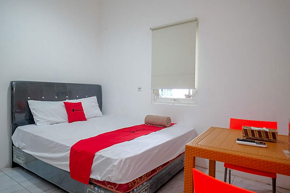 RedDoorz Hostel near Lawang Sewu Semarang