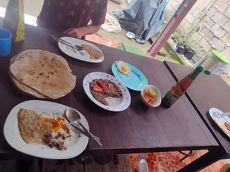 Mae Sot Commune and Camping 