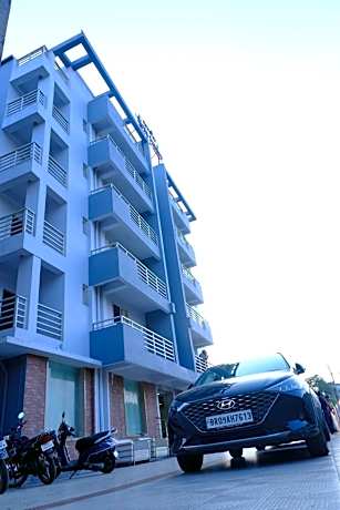 Hotel Girija Sunrise 300 Meter from Baba Dham Temple
